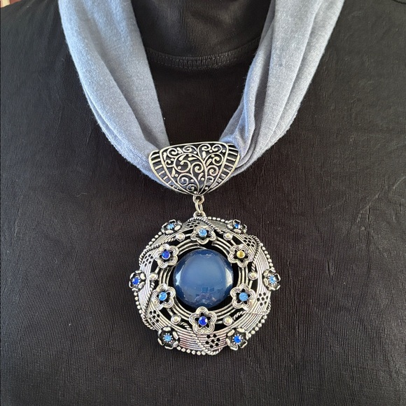 Jewelry - Elegant Blue Pendant Necklace, missing a stone on pendant